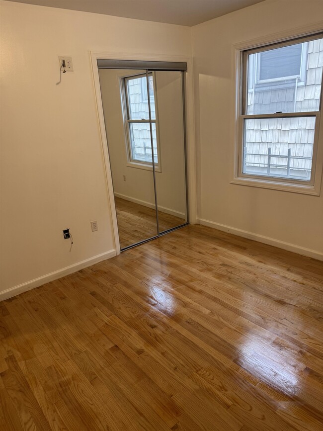 Building Photo - 525 AVENUE A Ave