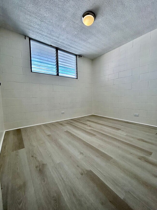 Building Photo - Available on 8/1/25, 620 soft, 2 bedrooms,...