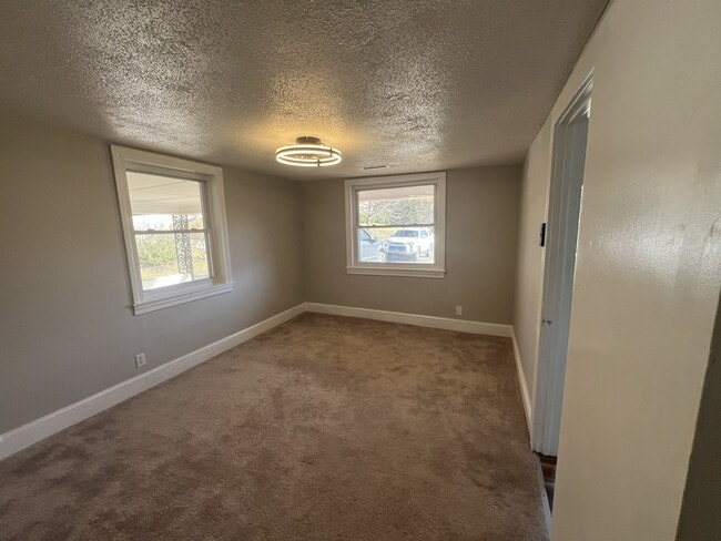 Building Photo - 128 Meadow Ln