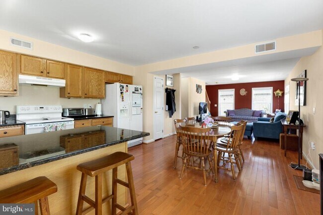 Building Photo - 2683 Edgemont St