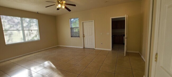 Building Photo - Barrant 405