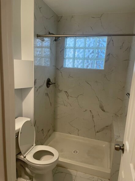 Building Photo - 521 N Corona St