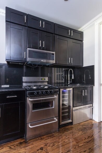 Building Photo - 326 E 100th St