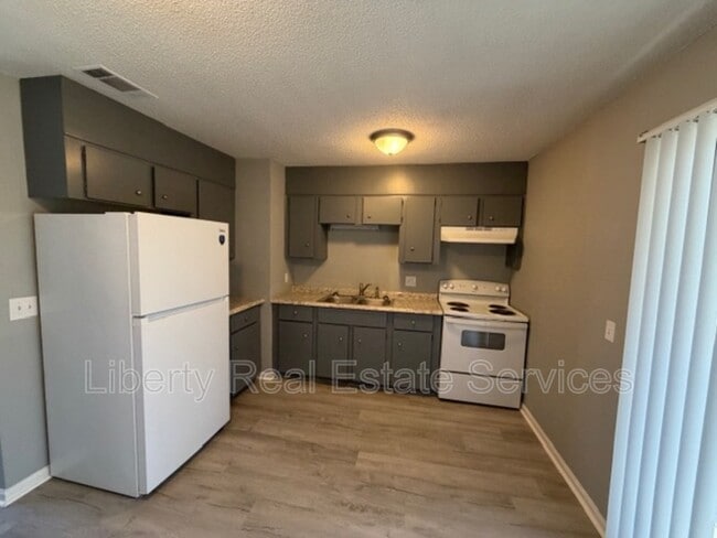 Building Photo - 910 Berkshire Ter
