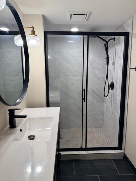 Building Photo - 2050 W Cullerton St