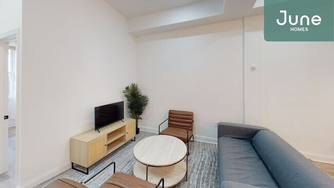 Building Photo - ROOM ONLY in 5-bed/3.5-bath Home