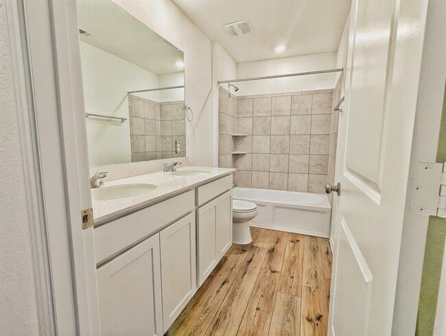 Building Photo - 158 Gresham