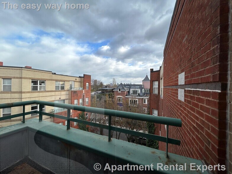 Building Photo - 175 Beacon St
