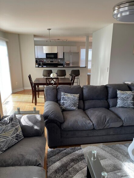 Building Photo - 404 Grace Ave