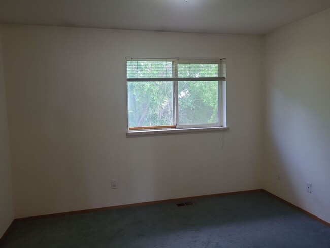 Building Photo - 1309-1311 Shaker Pl