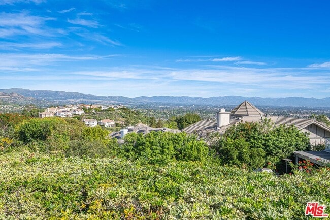 Building Photo - 6024 Paseo La Vista