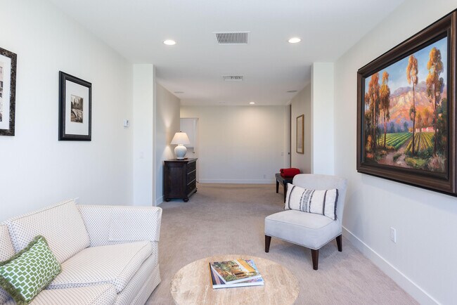 Building Photo - 66 Dartmouth Dr