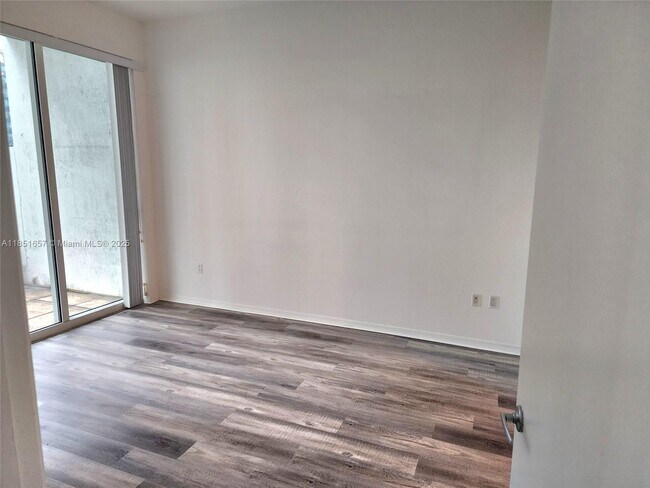 Building Photo - 951 Brickell Ave