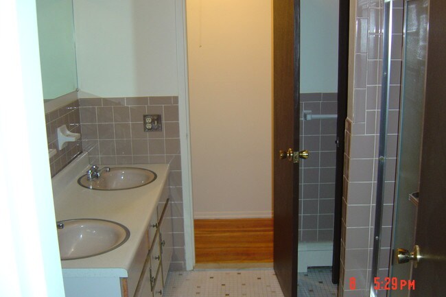 Building Photo - 9 Catherine St