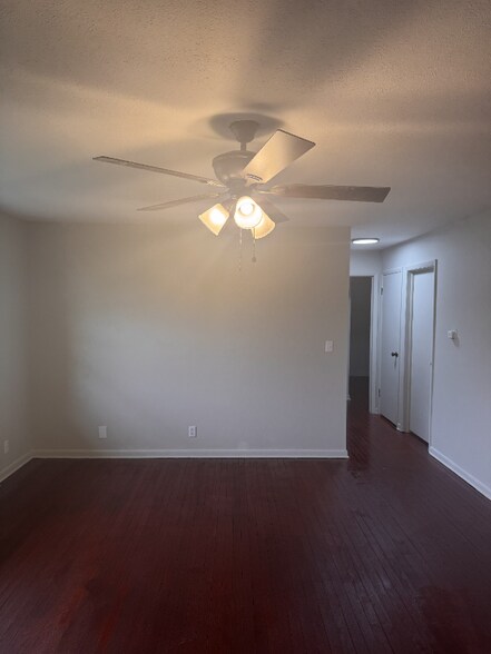 Building Photo - 12-14 Grove Ct