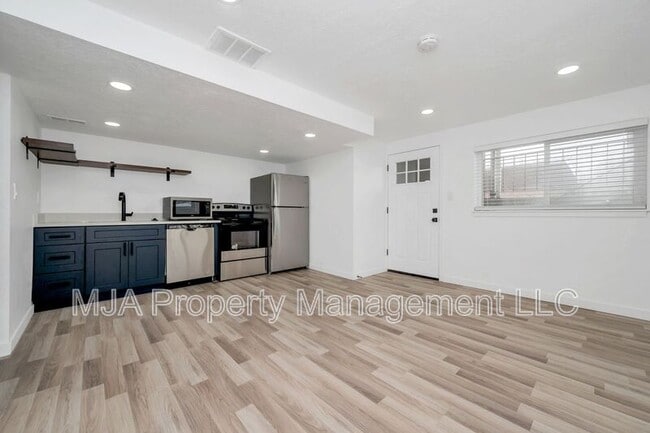Building Photo - 2642-2642 S 800 E