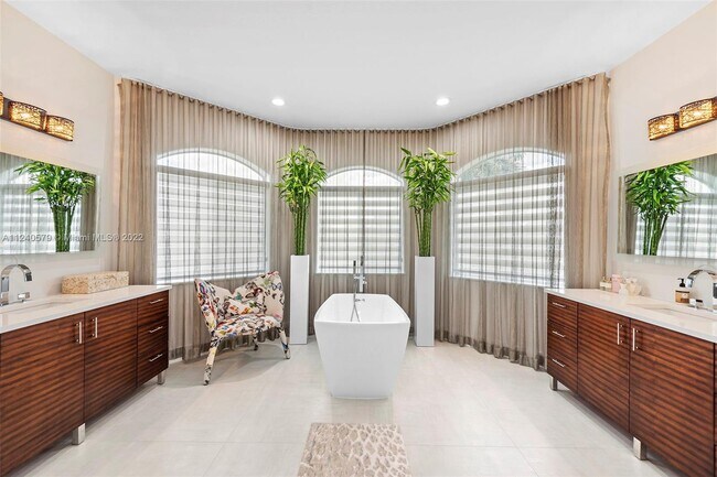 Building Photo - 5801 Melaleuca Rd