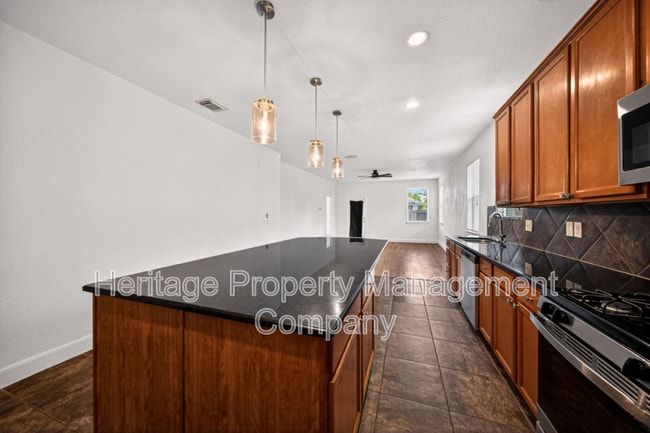 Building Photo - 7915 Cenote Dr
