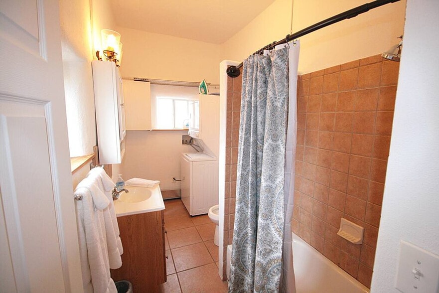 Building Photo - 250 B Closson St