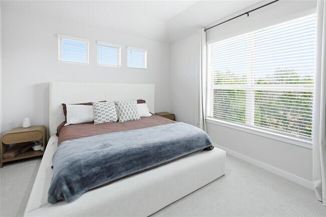 Building Photo - 2500 Forest Creek Dr