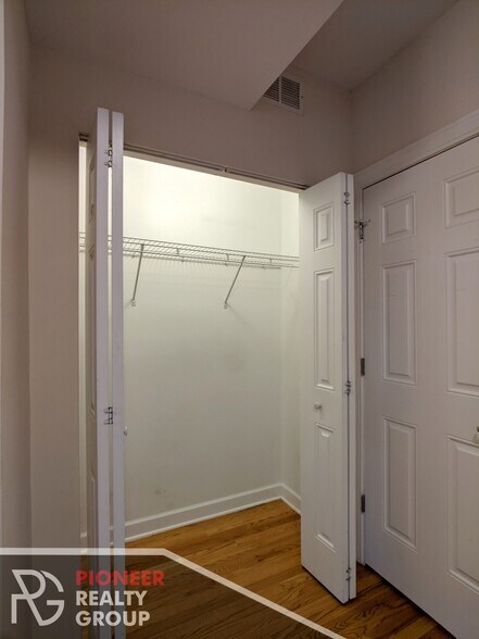 Building Photo - 3240 N Clifton Ave