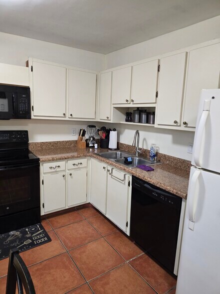 Building Photo - 933 Cypress Grove Dr