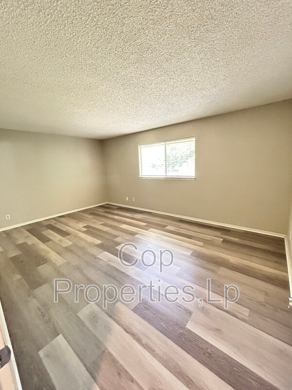 Building Photo - 6219 Sun Hollow