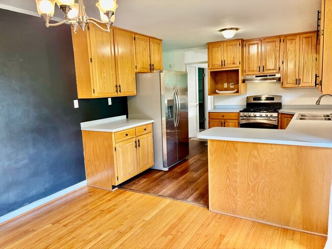 Building Photo - 2534 Avalon Cir