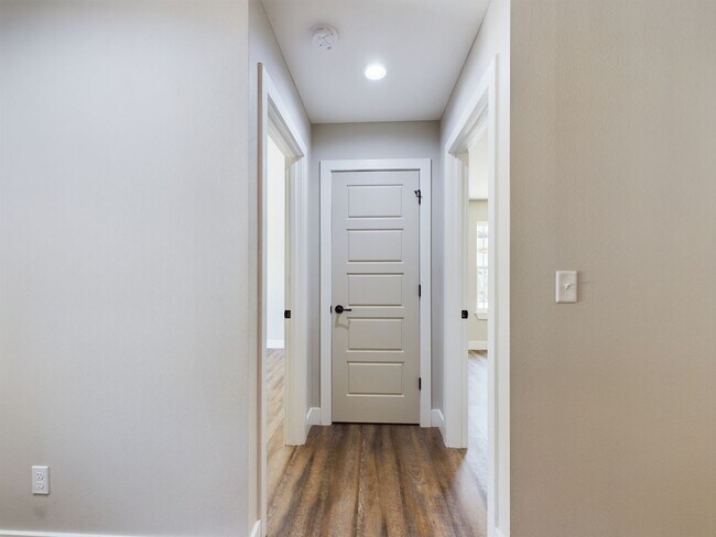 Building Photo - 131