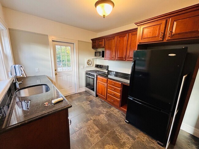 Building Photo - 0 Grove St