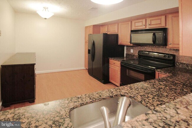Building Photo - 3801 Ridge Knoll Ct