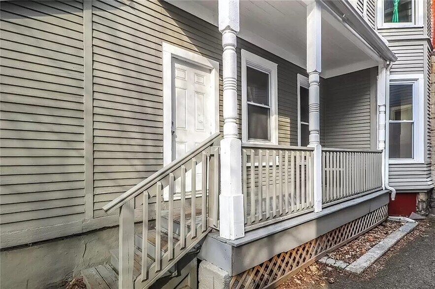 Building Photo - 473 Alexander St