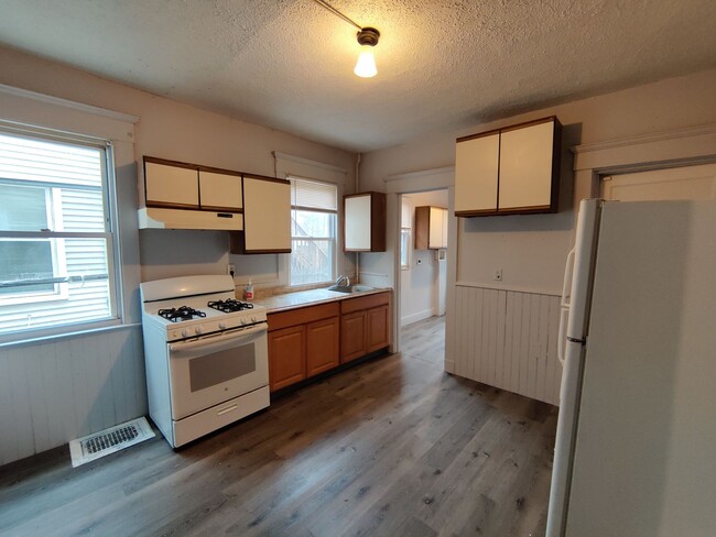 Building Photo - 1644 Chapel St