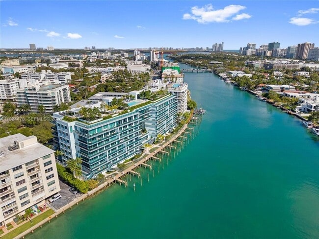 Building Photo - 9221 E Bay Harbor Dr