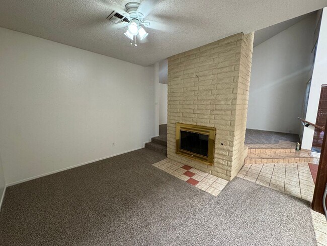 Building Photo - Condo in Southwest Bakersfield