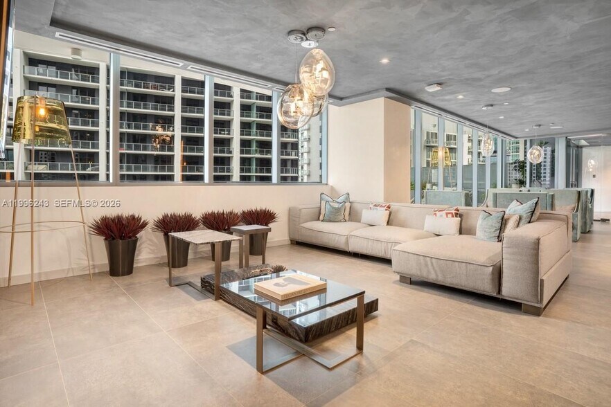 Building Photo - 1000 Brickell Plz