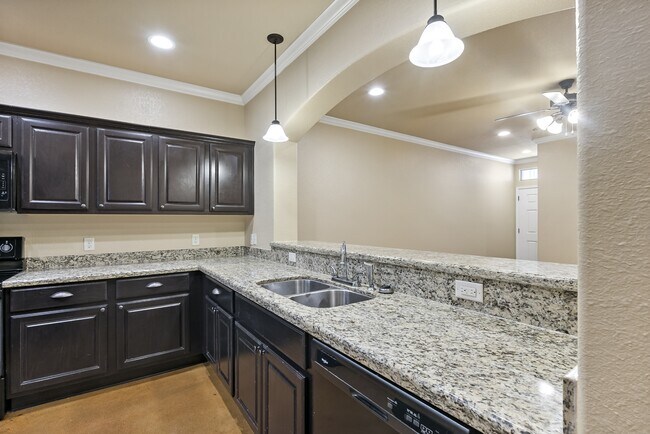 Building Photo - 425 Baby Bear Dr