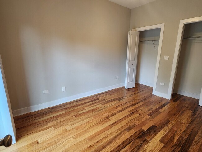 Building Photo - 857 E 63rd Pl