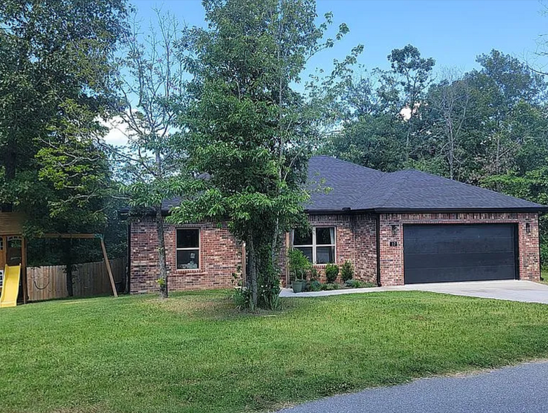 Primary Photo - 17 Fountainhill Dr