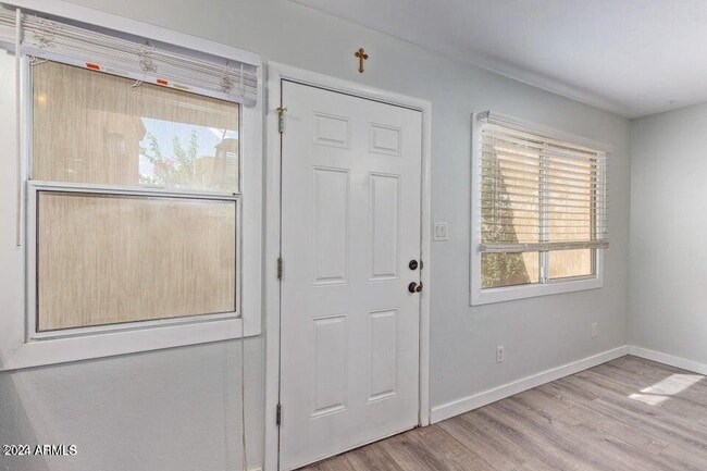 Building Photo - 948 S Alma School Rd