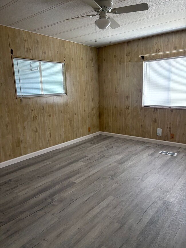 Building Photo - 2bed/2bath SFH Rent $1250/month ready May 2026