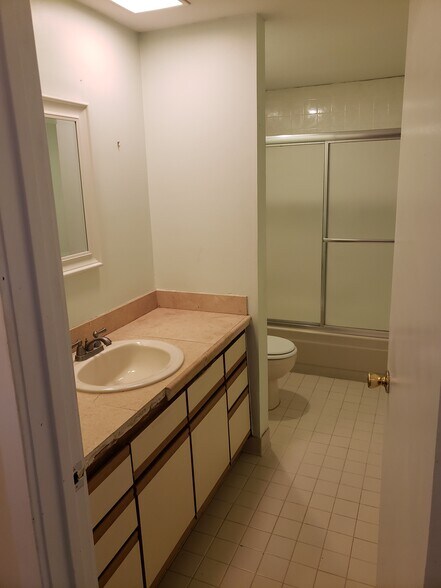 Building Photo - 7859 La Sierra Ct