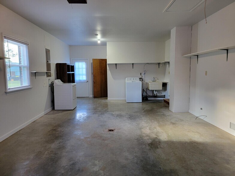 Building Photo - 1174 Rose Ave