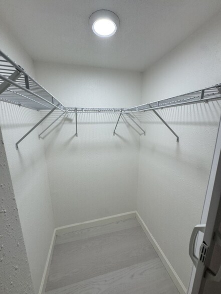 Building Photo - 909 36th St