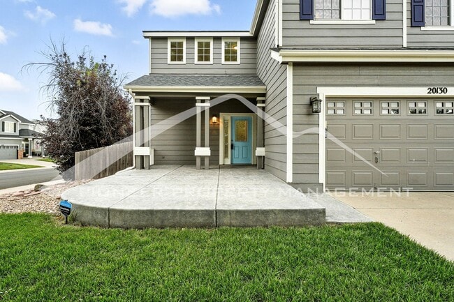Building Photo - Spacious Home with Washer/Dryer and Centra...