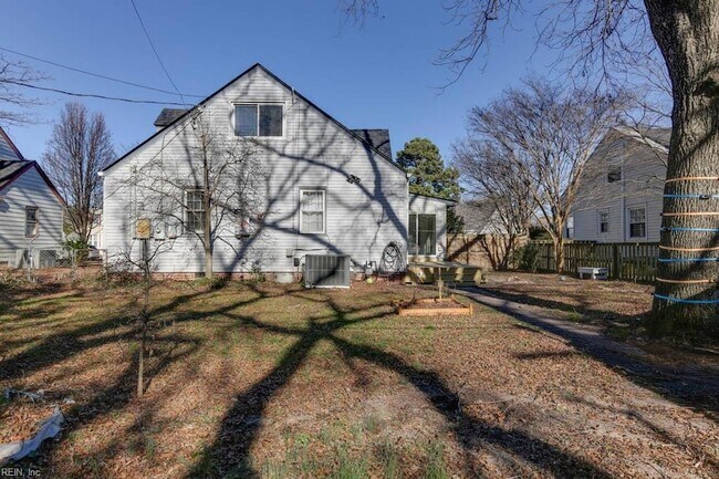 Building Photo - 407 Russell St