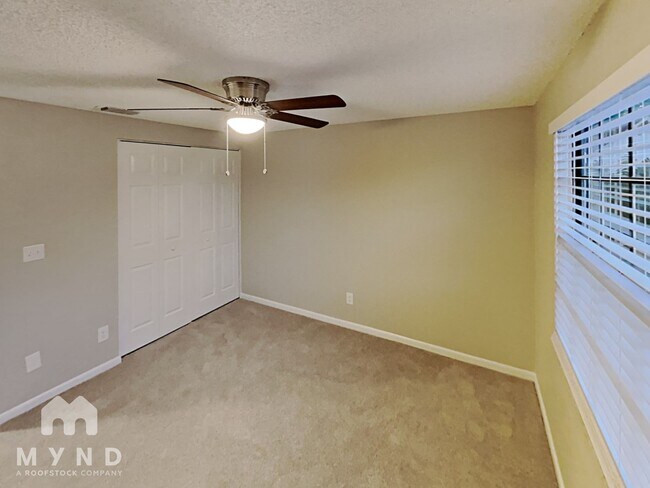 Building Photo - 632 Ephrata Dr