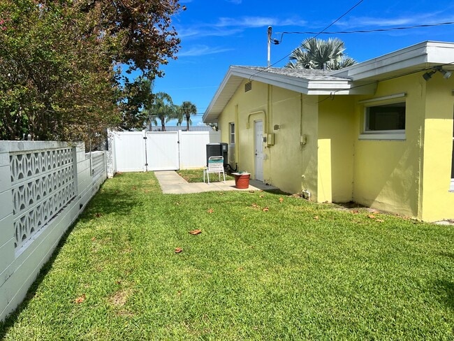 Building Photo - MAXIMO MOORINGS 3/2/2 HOME NEAR ST. PETE B...