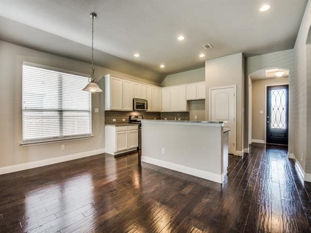 Building Photo - 812 Llano Falls Dr