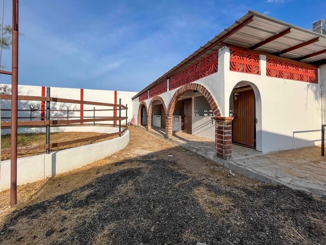 Building Photo - 105 Ranch Rd